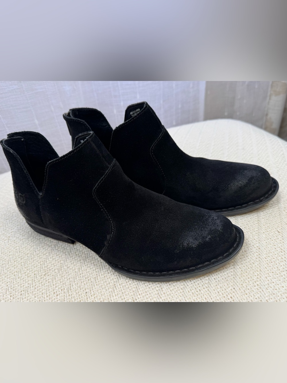 Born Women’s Sz 8 Black Suede Distressed Ankle Booties